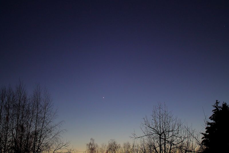 Планета  Венера  на  вечернем  небе 