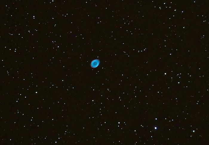 Туманность  М57 "Кольцо"  в  созвездии  Лира