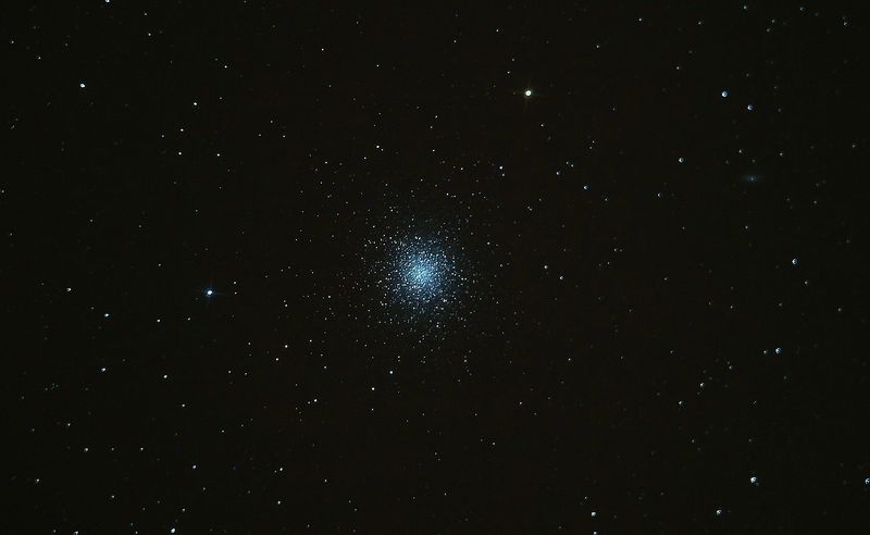 Шаровое  скопление  М 13  в созвездии  Геркулес.