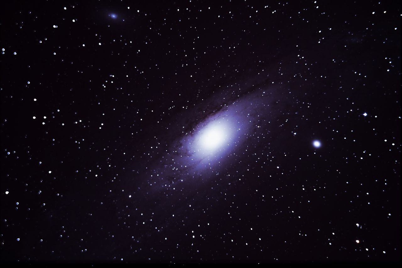 Спиральная  галактика  М31 "Туманность  Андромеды"  в созвездии  Андромеда