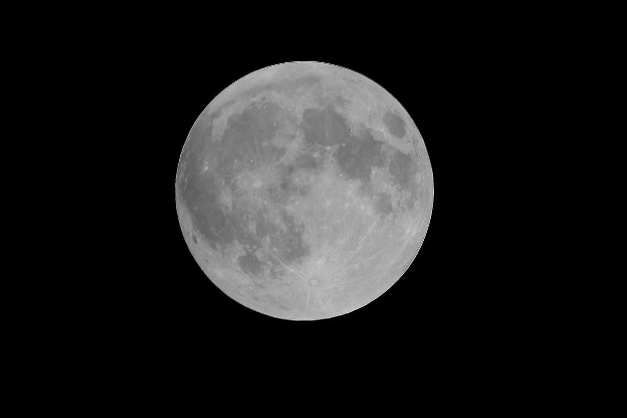 Луна 28 сентября. Несколько  минут  до  начала  лунного  затмения