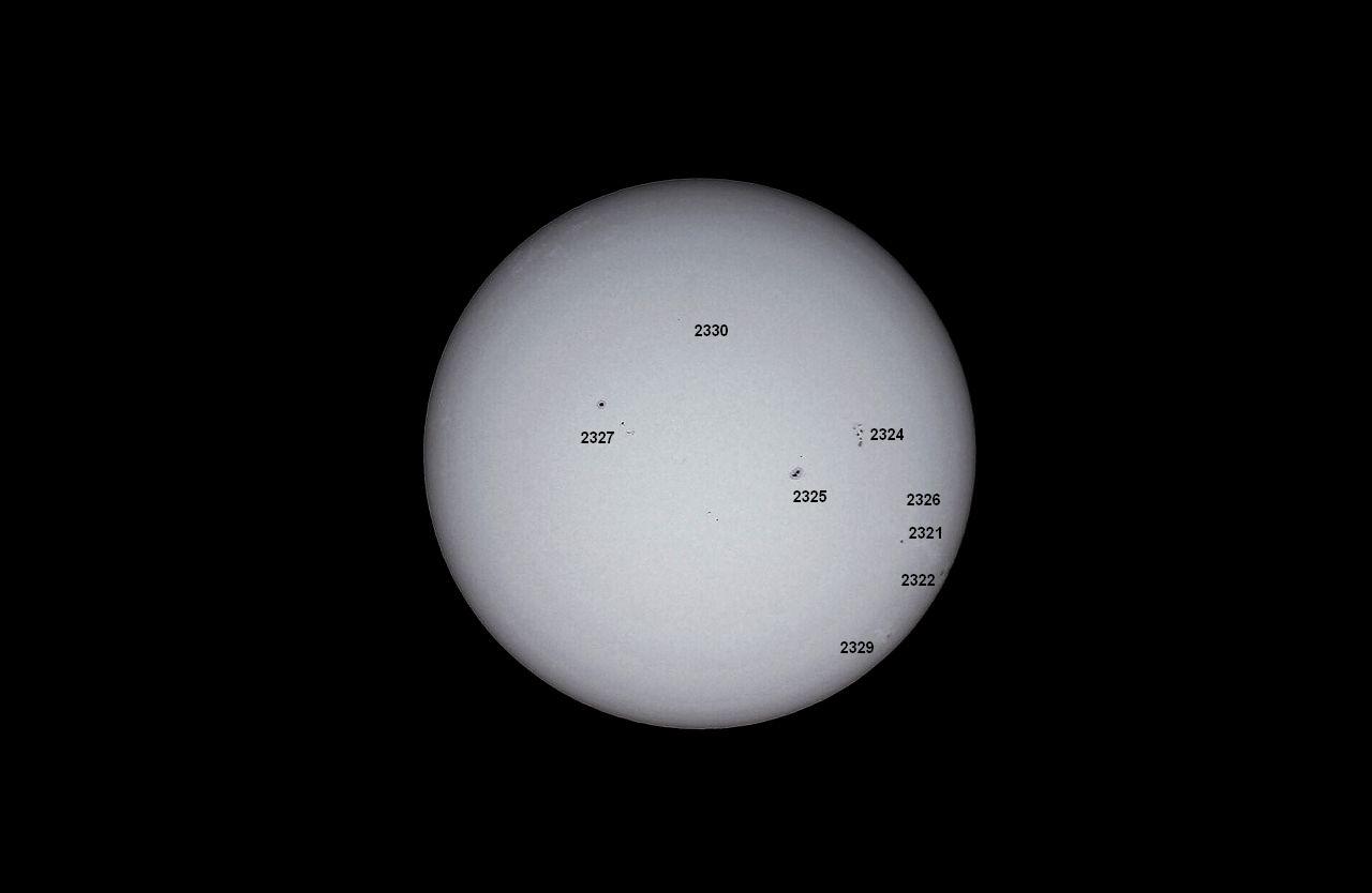 Солнце  21  апреля  2015  года (даны  номера  групп солнечных  пятен)