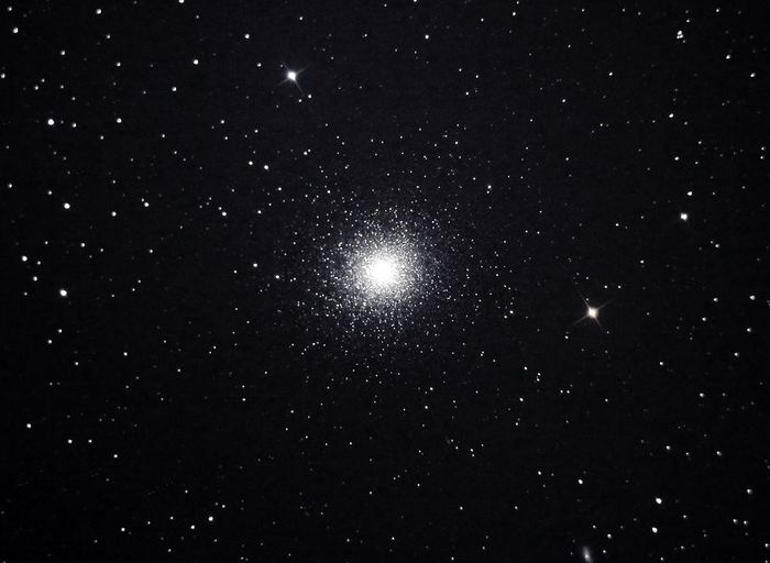 Шаровое  скопление  М 13  в созвездии  Геркулес