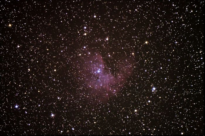Эмиссионная  туманность  NGC 281 "Пакман" в созвездии  Кассиопея