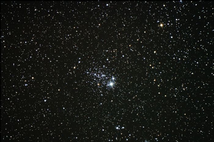 Рассеянное  звездное  скопление  NGC 457  в созвездии  Кассиопея