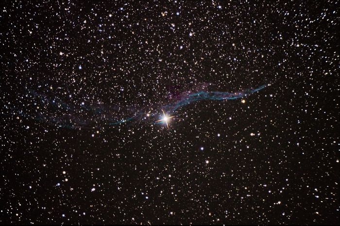Диффузная   туманность NGC 6960  "Ведьмина  метла" в  созвездии  Лебедь
