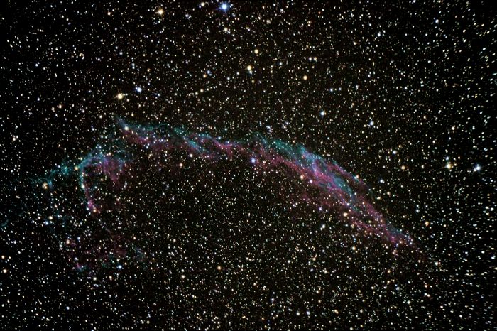 Диффузная   туманность NGC 6992-95  "Вуаль" в  созвездии  Лебедь