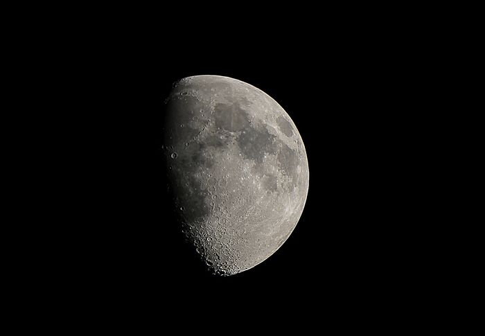 Луна  12  августа. Фаза  69%