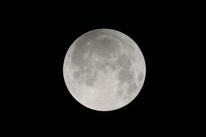 Полутеневое  лунное  затмение. 16  сентября  2016 года. Время  21  час  00  мин. 