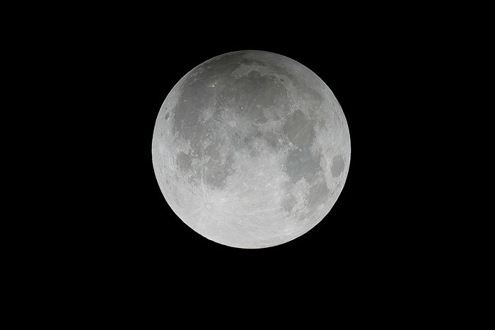 Полутеневое  лунное  затмение. 16  сентября  2016 года. Время  21  час  15  мин. 