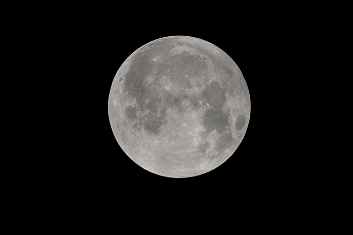 Полутеневое  лунное  затмение. 16  сентября  2016 года.  п.Ратомка.  Время  23  часа  00  мин.