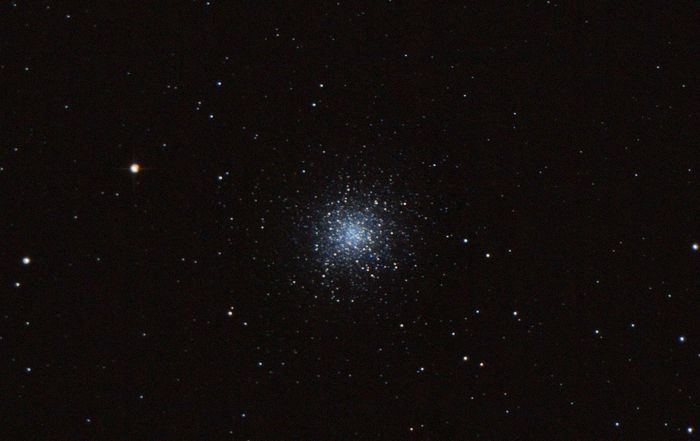 Шаровое  звездное  скопление  Messier 13  в созвездии  Геркулес. 