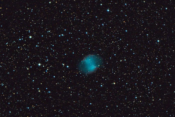 Планетарная туманность Мессье 27 "Гантель" в созвездии Лисичка