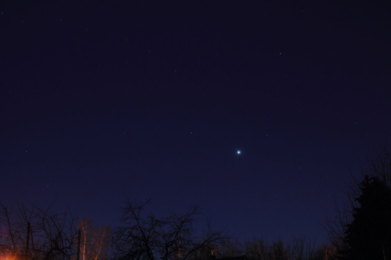 Планета  Венера  на  вечернем  небе
