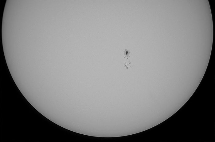 Солнце 10 июля 2017 года (группа солнечных пятен AR 2665 в центре). Ратомка.