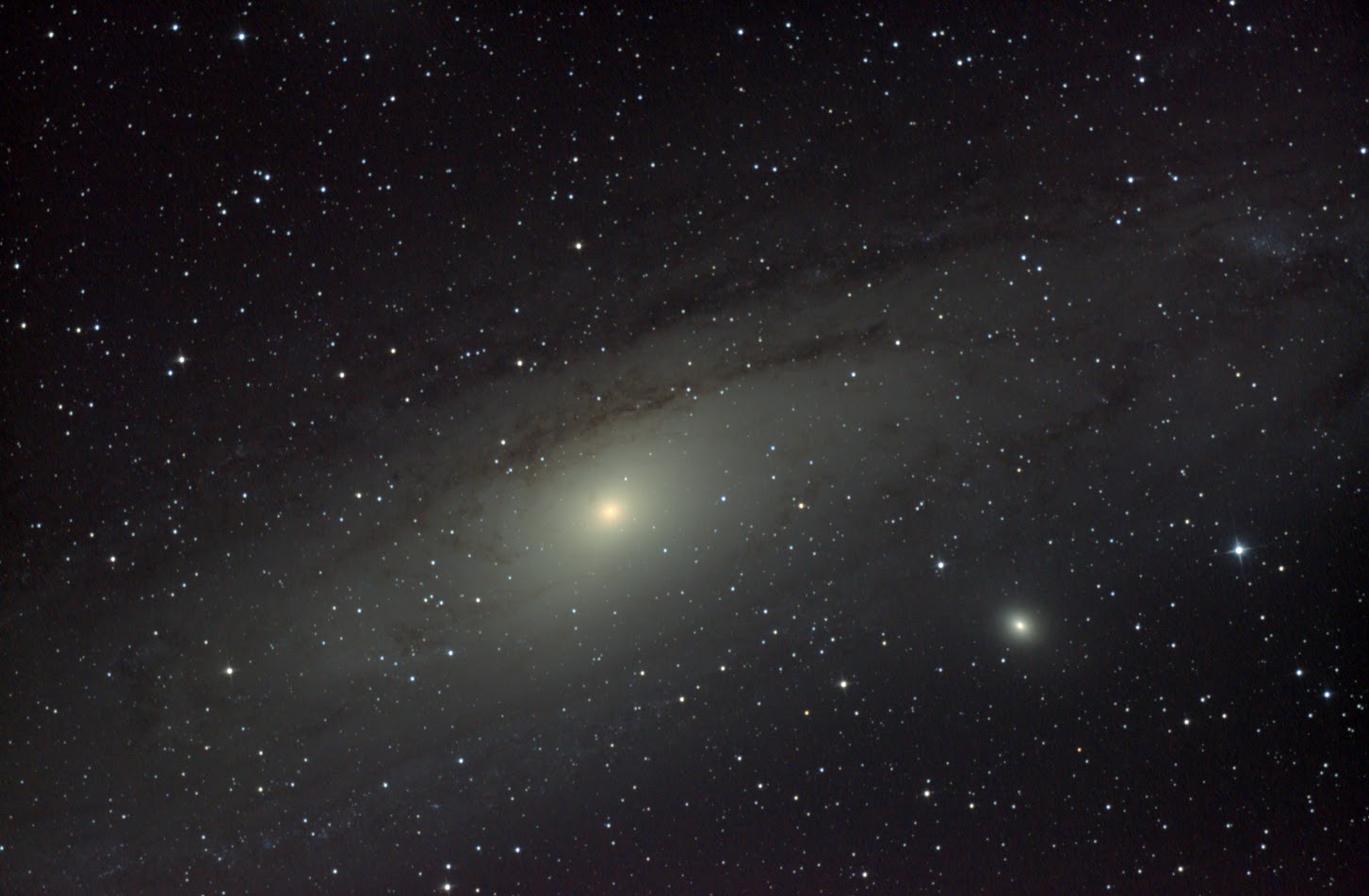 Спиральная  галактика  Мессье 31  "Туманность Андромеды".  Фото: Павел Григорьев.