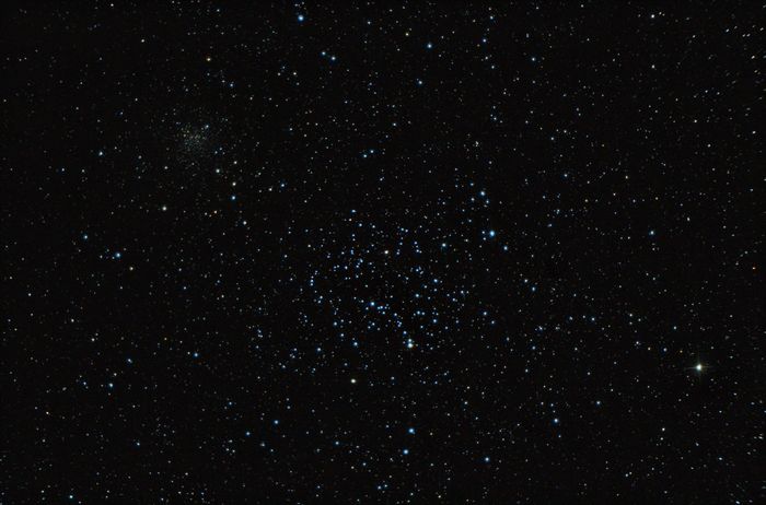 Рассеянное звездное скопление М35 (в центре) и рассеянное звездное скопление NGC 2158  (вверху слева). 14.03.2017. Ратомка. 