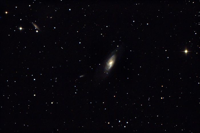 Спиральная галактика Messier 106 в созвездии Гончие Псы