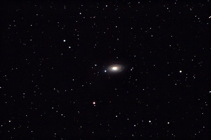 Спиральная галактика Messier 63 "Подсолнух" в созвездии Гончие Псы