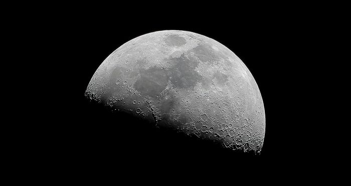 Луна. Освещенность 54%. 23  февраля 2018 года. Ратомка. 