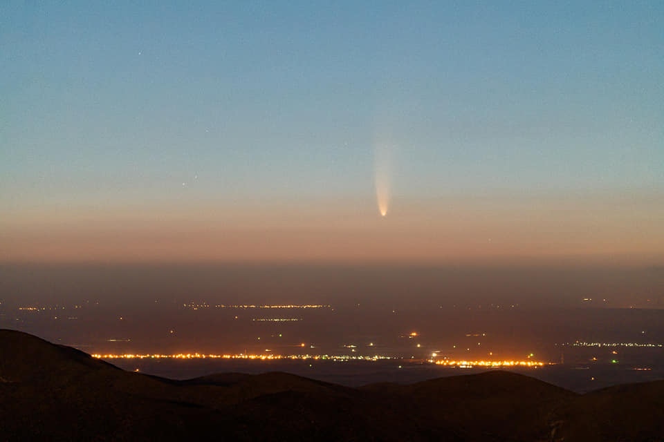 На фото комета C/2020 F3 "Neowise". Съемка 4 июля 2020 года. Автор снимка: Даниэль Контрера. Мексика.