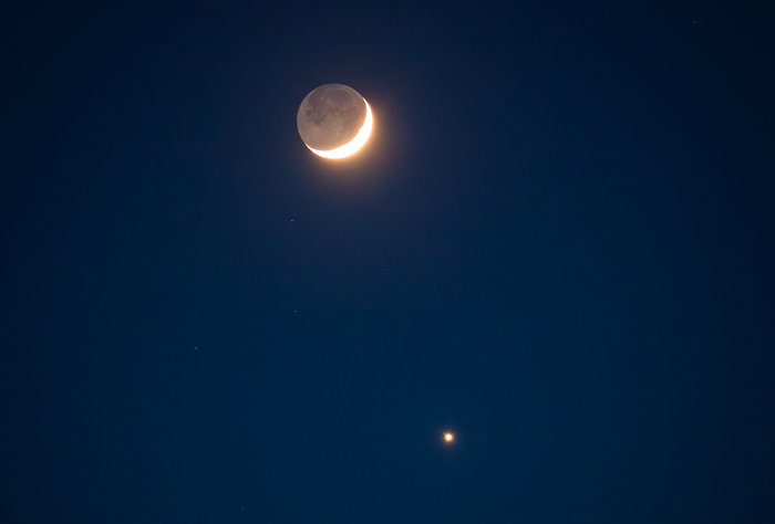 Сближение планеты Венера и Луны. 23 апреля 2023 года. Ратомка. Минский район. 
