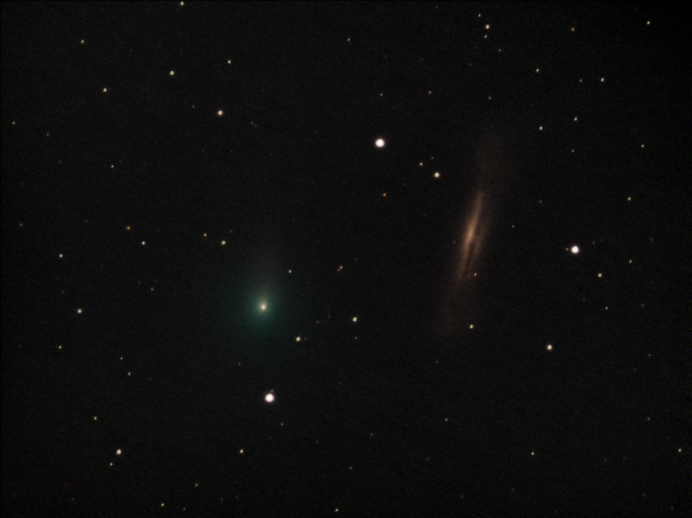 Комета 62Р "Tsuchinshan" и галактика NGC 3628 в созвездии Лев.