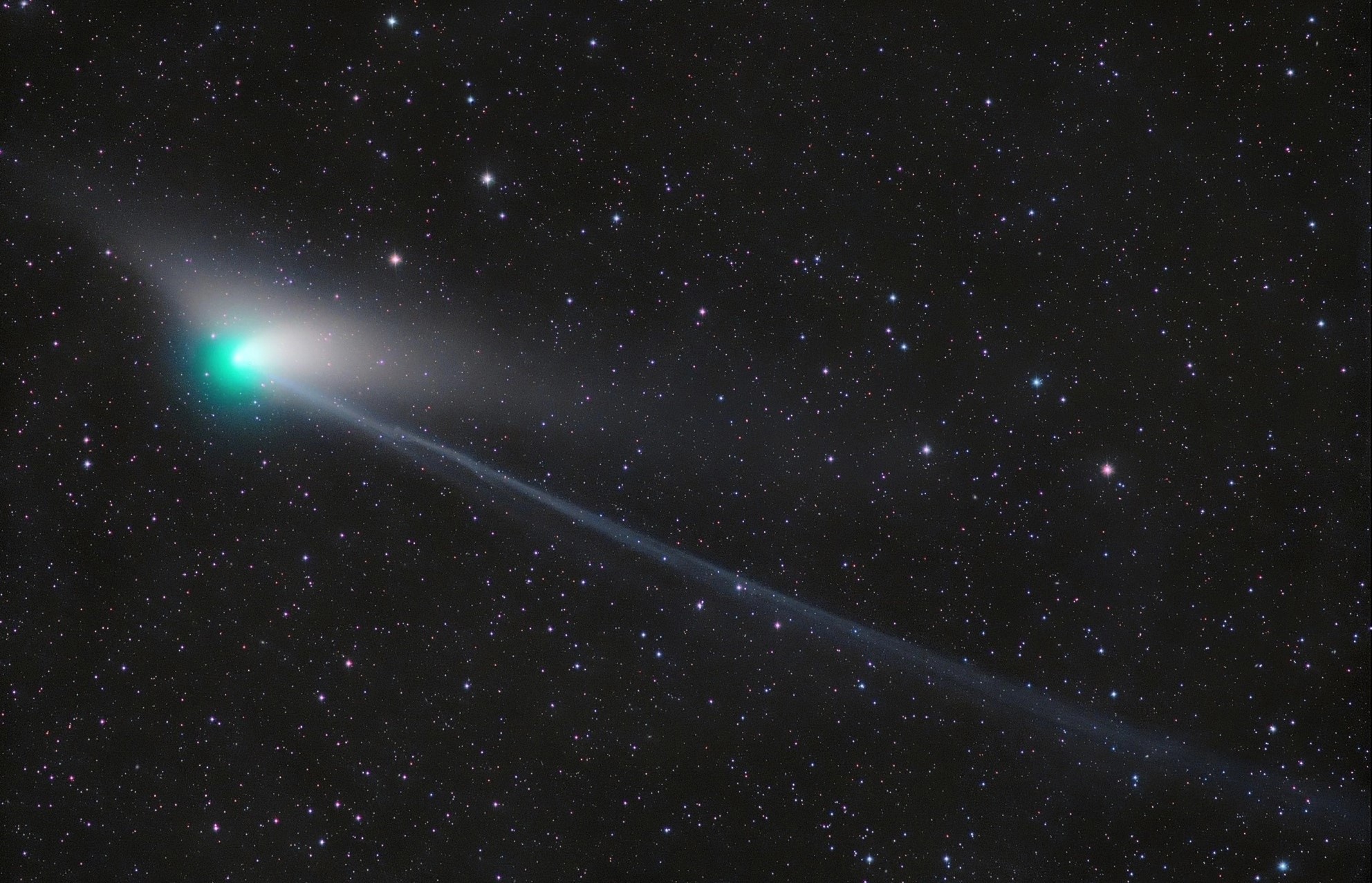 Комета С/2022 Е3 "ZTF" среди звезд ночного неба. Январь 2023 года 