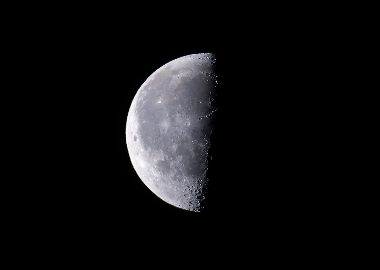 http://astrobel.ru/images/stories/foto/moon-18-08-13/moon-25-12-13%20(1).JPG
