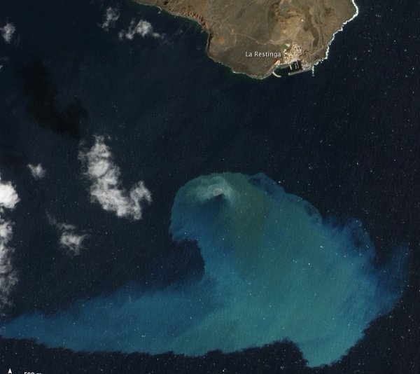 снимок с подводным извержением вулкана El Hierro