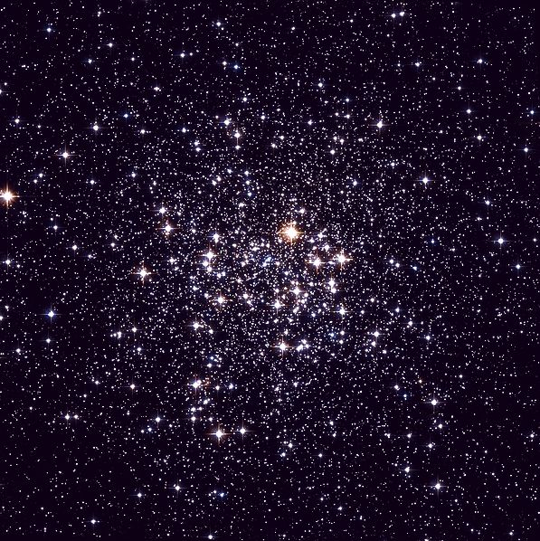 Мессье  107 - шаровое  звездное  скопление  в  созвездии  Змееносец