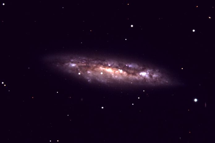 Мессье  108 - спиральная  галактика  в  созвездии  Большая  Медведица