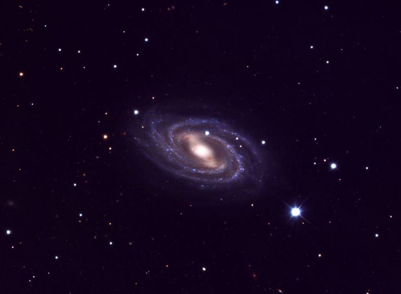 Мессье  109 - спиральная  галактика  в  созвездии  Большая  Медведица