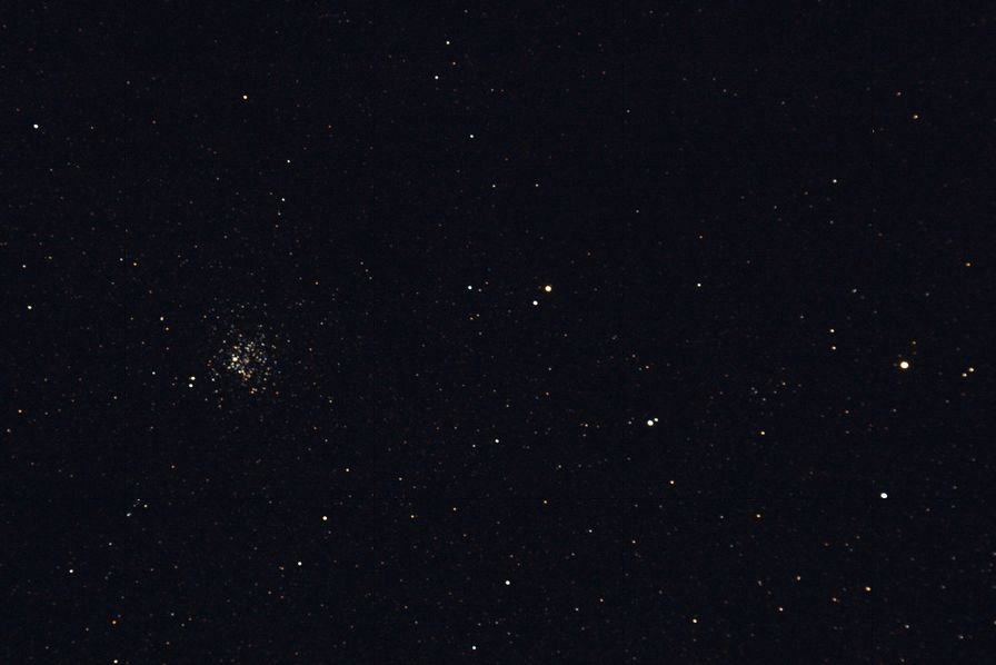 Мессье  11 - рассеянное  звездное  скопление  в  созвездии  Щит