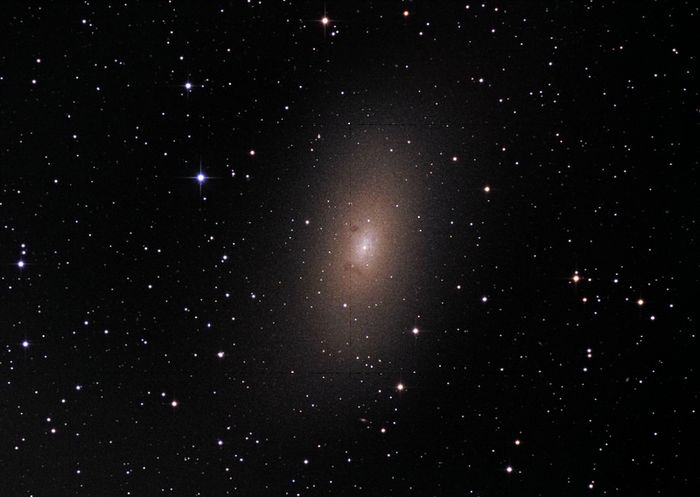 Мессье  110 - эллиптическая  галактика  в  созвездии  Андромеда