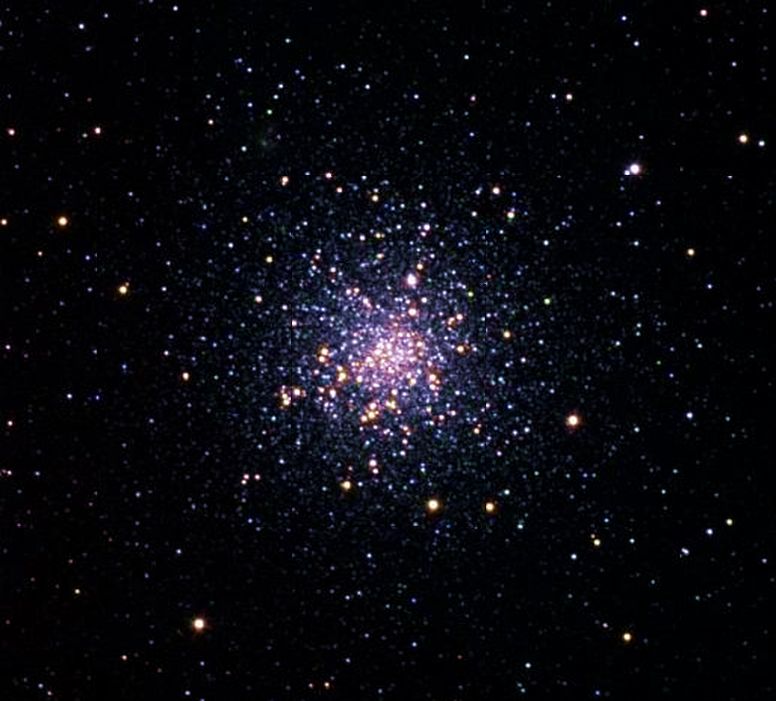 Мессье  12 - шаровое  звездное  скопление  в  созвездии  Змееносец
