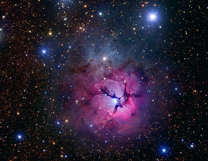 Мессье  20 - диффузная  туманность  в  созвездии  Стрелец