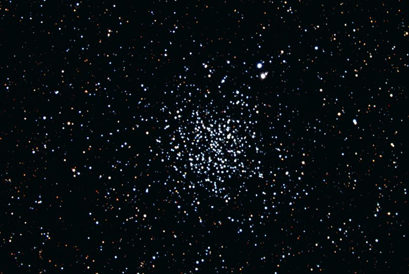 Мессье  26 - рассеянное  звездное  скопление  в  созвездии  Щит