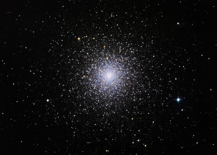 Мессье  3 - шаровое  звездное  скопление  в  созвездии  Гончие Псы