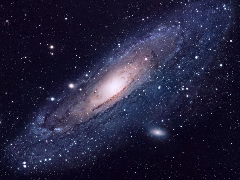 Мессье  31 - спиральная   галактика  "Туманность  Андромеды" в  созвездии  Андромеда