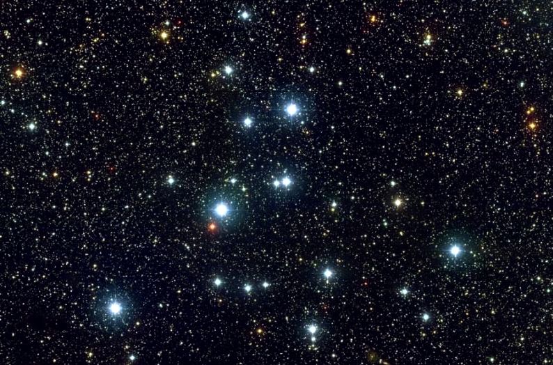 Мессье  39 - рассеянное  звездное  скопление  в  созвездии  Лебедь