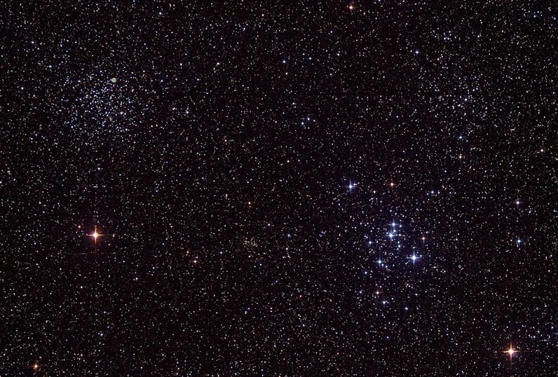 Мессье  46 - рассеянное  звездное  скопление  в  созвездии  Корма