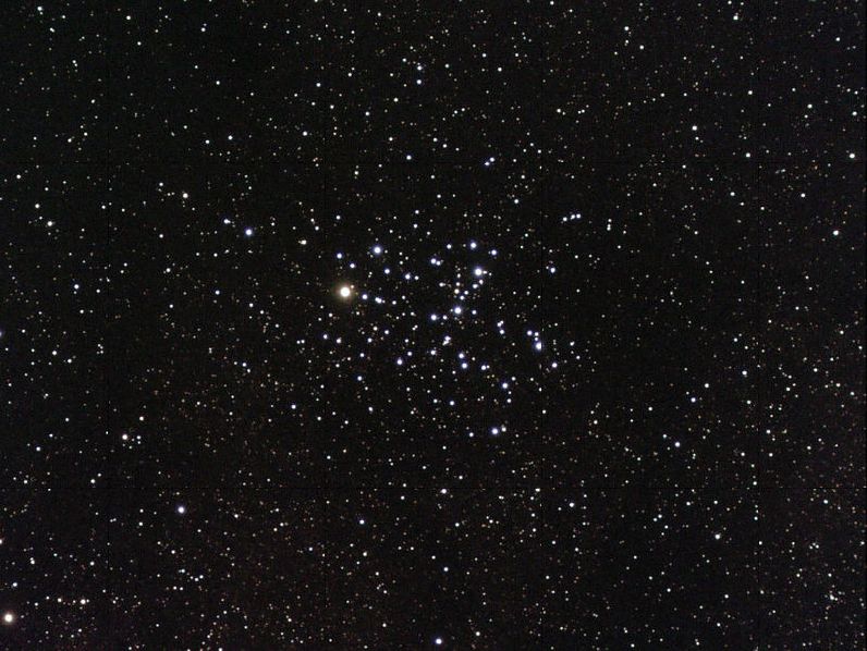 Мессье  6 - рассеянное  звездное  скопление  "Бабочка" в  созвездии  Скорпион