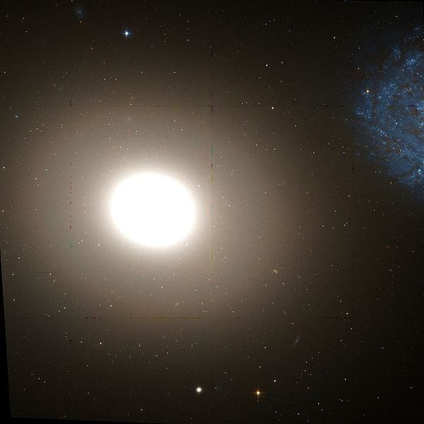 Мессье  60 - эллиптическая  галактика   в   созвездии   Дева