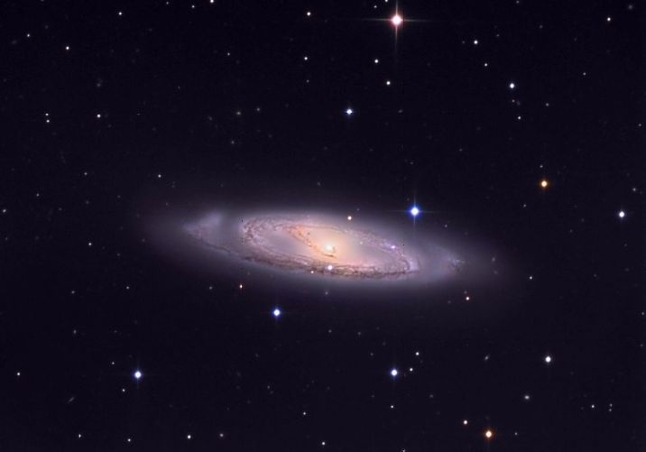 Мессье  65 -  спиральная   галактика   в   созвездии   Лев