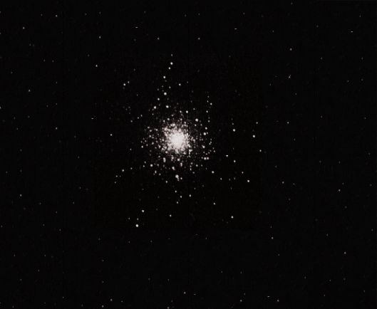 Мессье  79 - шаровое  звездное  скопление  в  созвездии  Заяц