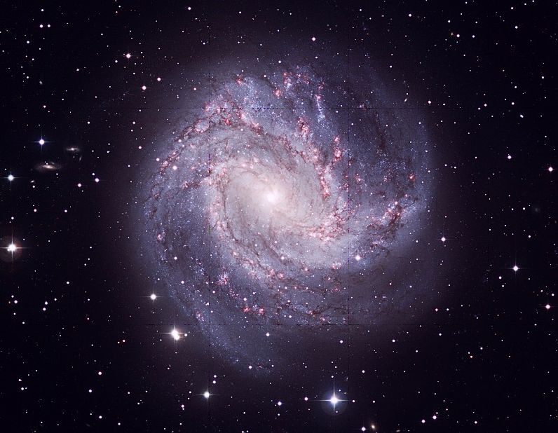 Мессье  83 -  спиральная   галактика   в   созвездии   Гидра