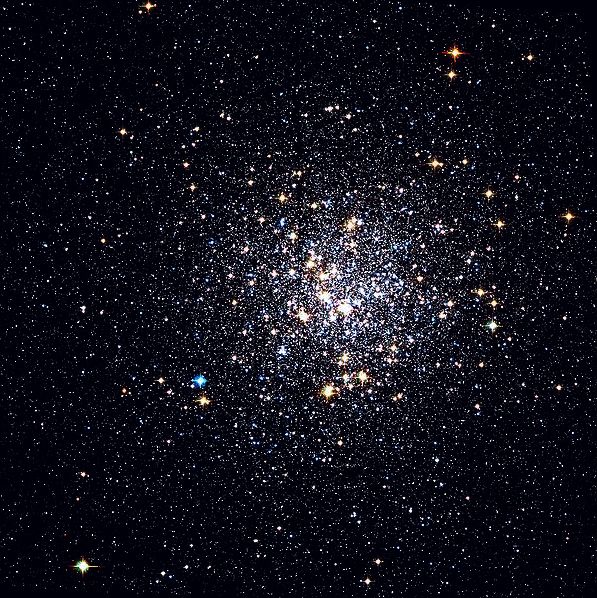 Мессье  9 - шаровое  звездное  скопление  в  созвездии  Змееносец