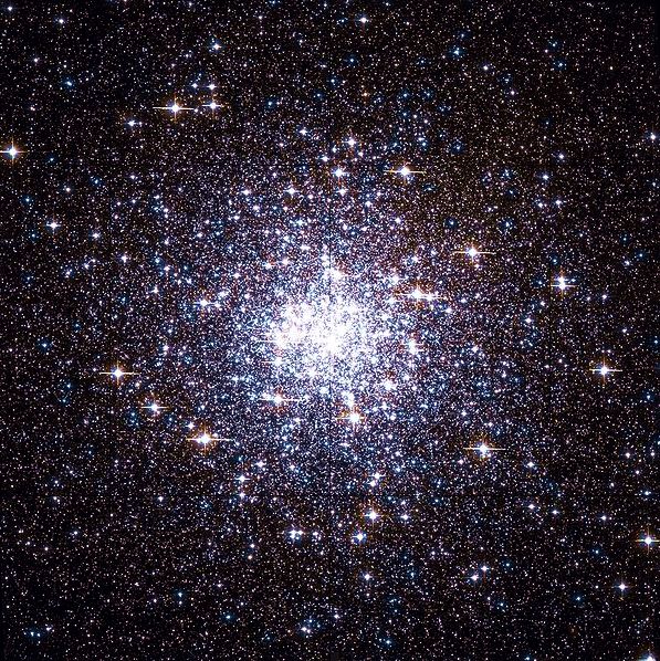 Мессье  92 - шаровое  звездное  скопление  в  созвездии  Геркулес
