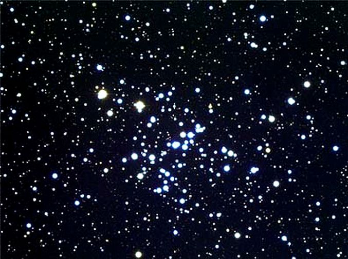 Мессье  93 - рассеянное  звездное  скопление  в  созвездии  Корма
